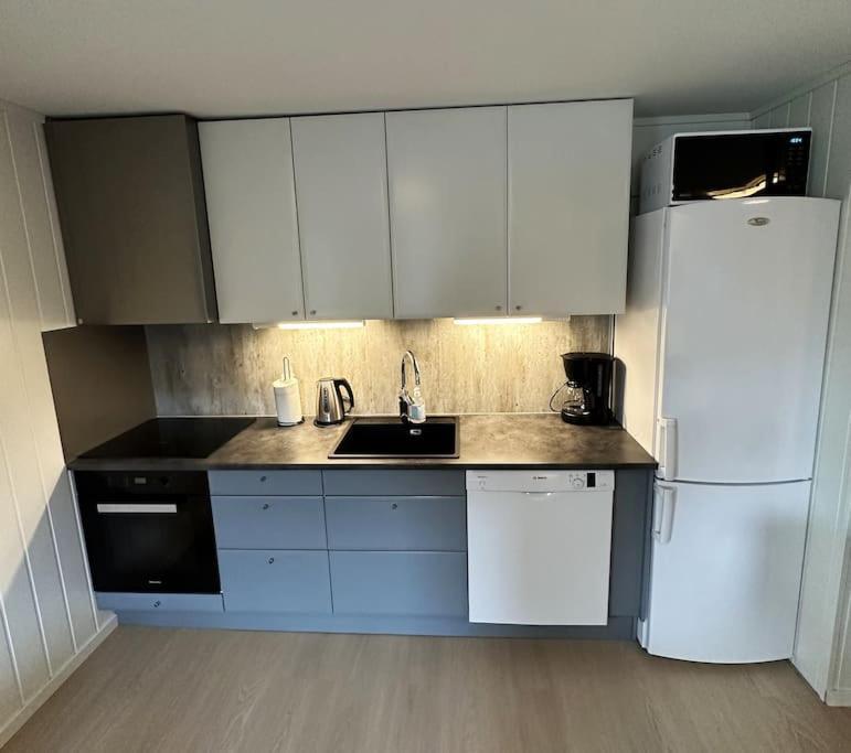 Moderne Sentral Leilighet Med 3 Soverom - Saltus ทรอมโซ ภายนอก รูปภาพ