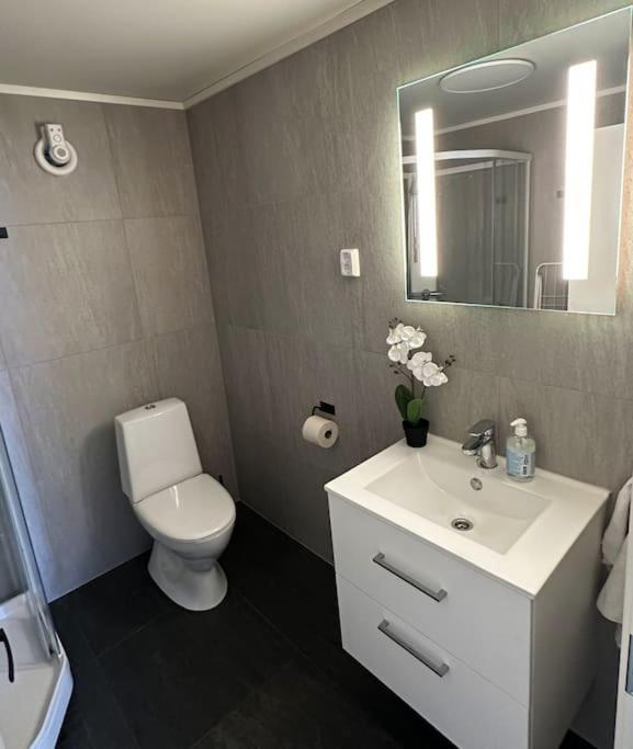 Moderne Sentral Leilighet Med 3 Soverom - Saltus ทรอมโซ ภายนอก รูปภาพ